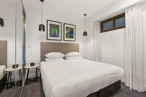 Modern 1-Bed With Balcony In Bustling Surry Hills - Kalgoorlie Accommodation 3