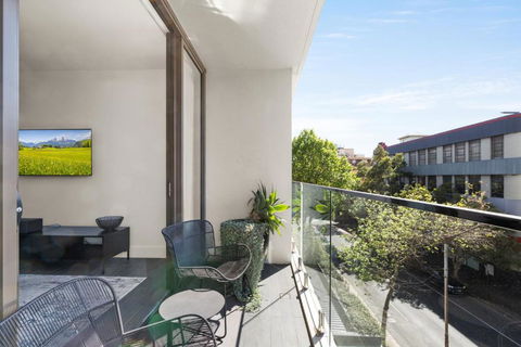 Modern 1-Bed With Balcony In Bustling Surry Hills - Kalgoorlie Accommodation 0
