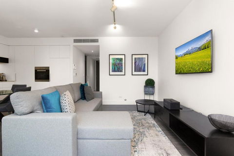Modern 1-Bed With Balcony In Bustling Surry Hills - Kalgoorlie Accommodation 1