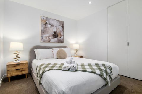 Modern 2BR Apt W City Views, Balcony & Wi-Fi - Kalgoorlie Accommodation 3