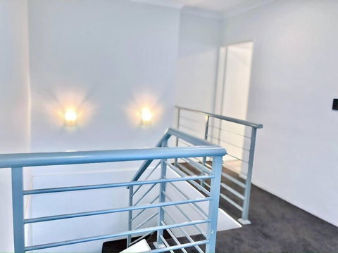 Modern Double-Story Abode A Scarborough Delight - Kalgoorlie Accommodation 1