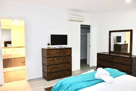 Modern Double-Story Abode A Scarborough Delight - Kalgoorlie Accommodation 2
