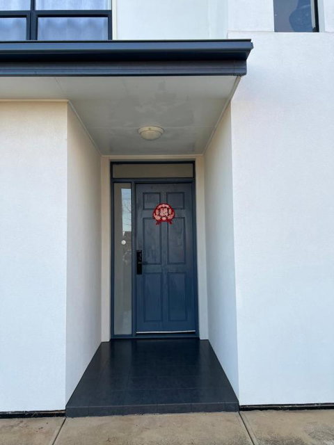 Modern House Between Airport And Sea - Kalgoorlie Accommodation 2