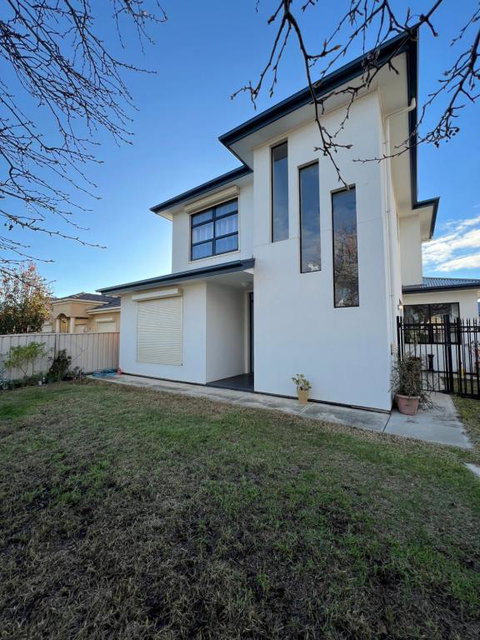 Modern House Between Airport And Sea - Kalgoorlie Accommodation 3