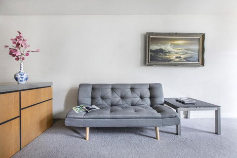 Modern Living In Perfect South Yarra Location - Kalgoorlie Accommodation 1