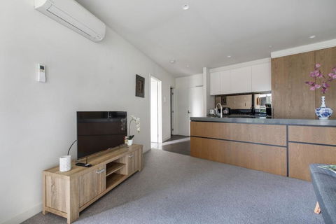 Modern Living In Perfect South Yarra Location - Kalgoorlie Accommodation 2
