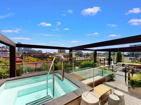 Modern, Luxury Oasis - Kalgoorlie Accommodation 3