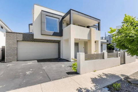 Modern Mansion In Lightsview By Host Solutions - Kalgoorlie Accommodation 1