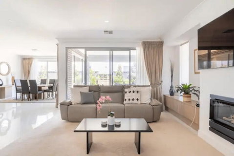 Modern Mansion In Lightsview By Host Solutions - Kalgoorlie Accommodation 2