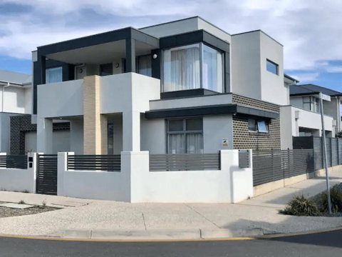 Modern Mansion In Lightsview By Host Solutions - Kalgoorlie Accommodation 0
