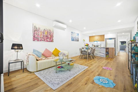 Modern Toy Style APT At Heart Kogarah - Kalgoorlie Accommodation 2