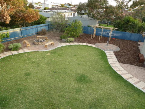Moonta Bay Stylish Large Home 3 Min Walk From Beach And Jetty - Kalgoorlie Accommodation 3