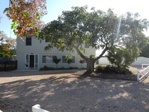 Moonta Bay Stylish Large Home 3 Min Walk From Beach And Jetty - Kalgoorlie Accommodation 2
