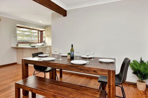 NEW PropertyBreezy Bayside Haven At Brightwaters - Kalgoorlie Accommodation 3