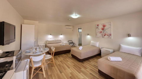 Motel Meneres - Kalgoorlie Accommodation 2
