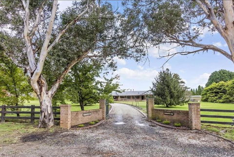 Mountain Culture Farm Stay - Pet Friendly - Kalgoorlie Accommodation 1