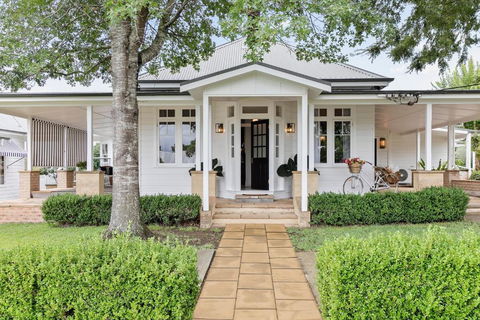 Narraweema Guesthouse - Historic Luxury BnB Retreat - Kalgoorlie Accommodation 1