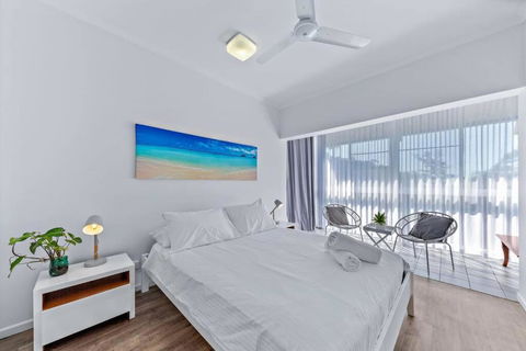 NEW! 2BR Whitsundays Oasis W/ Ocean Views - Kalgoorlie Accommodation 1