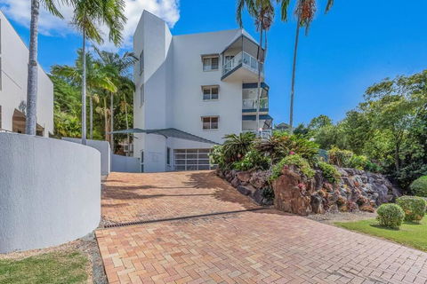 NEW! 2BR Whitsundays Oasis W/ Ocean Views - Kalgoorlie Accommodation 3