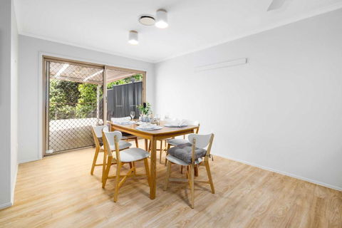 NEW 3BR Serene Creekside Retreat In Helensvale - Kalgoorlie Accommodation 3