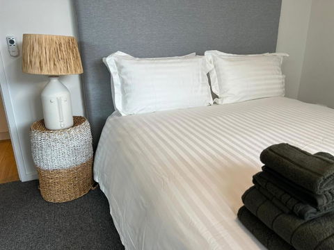 NEW BOUTIQUE 1bd Apt - Kalgoorlie Accommodation 3
