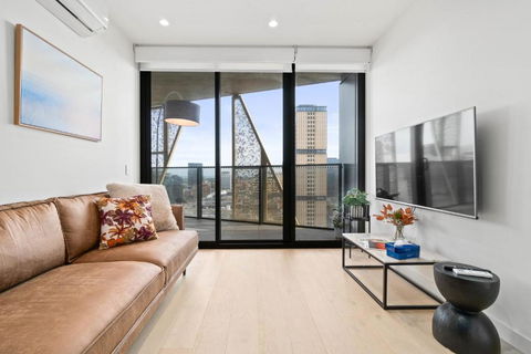 NEW Skyline View Luxury Apt Homey Heart Of ADL - Kalgoorlie Accommodation 0