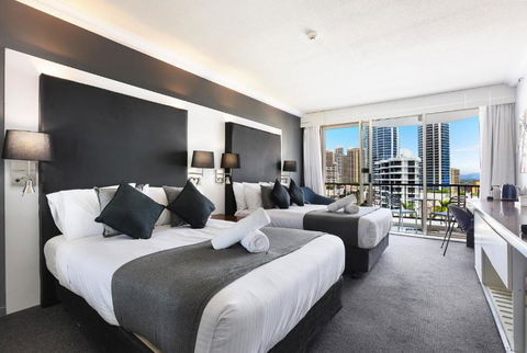 NEW Stunning Central Surfers Studio Apartment. - Kalgoorlie Accommodation 0