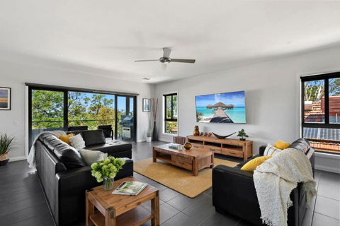 NEW - Sunrise Waters Holiday House - Kalgoorlie Accommodation 2