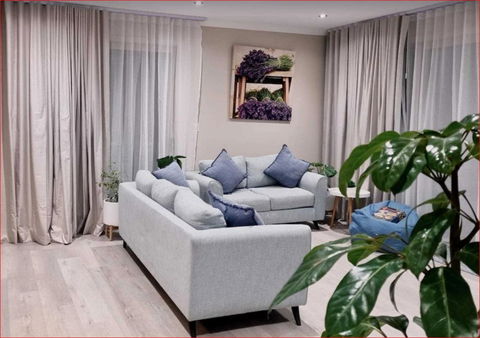 Newly Built Cozy Double Storey 3 Bed Room House At Prospect. - Kalgoorlie Accommodation 3