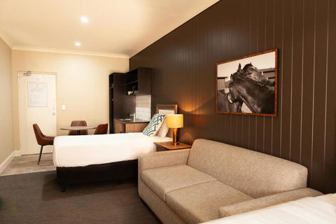Nightcap At Archer Hotel - Kalgoorlie Accommodation 2