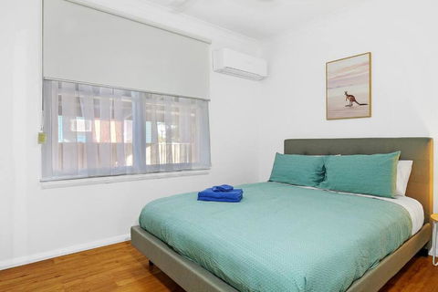 Nth Central 3BR - Split Systems Throughout & Wifi - Kalgoorlie Accommodation 1