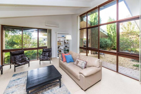 Nixon House - Kalgoorlie Accommodation 0