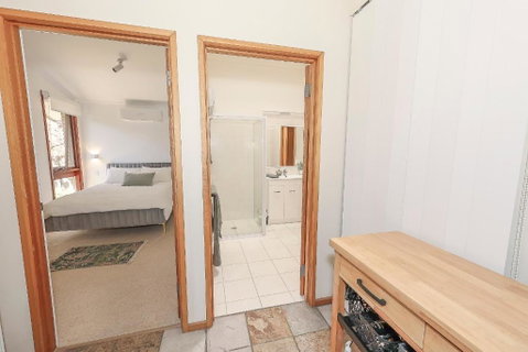 Nixon House - Kalgoorlie Accommodation 2