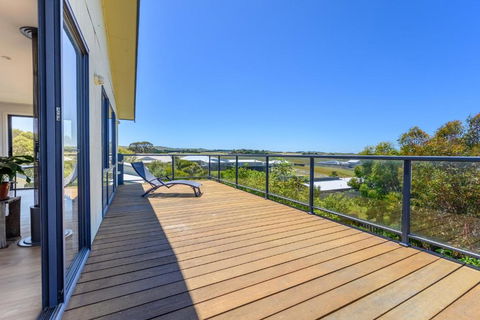 Ocean & Country Views, Spa, Pets Welcome, Fireplace - Your Ocean Oasis 10 Minutes To Phillip Island - Kalgoorlie Accommodation 2