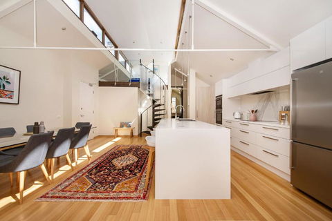 Oh So Collingwood - Kalgoorlie Accommodation 1