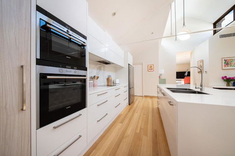 Oh So Collingwood - Kalgoorlie Accommodation 3