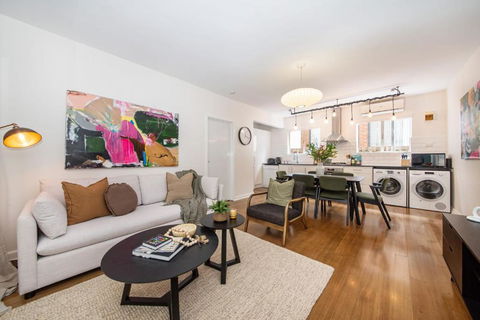 Opposite Park - Nearby Beach - Kalgoorlie Accommodation 1