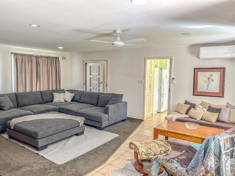 Ovens Valley Retreat - Kalgoorlie Accommodation 2