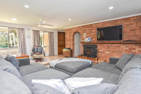 Ovens Valley Retreat - Kalgoorlie Accommodation 3