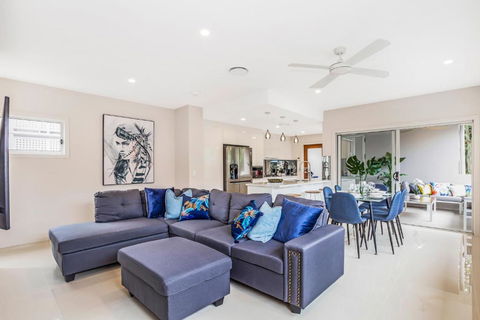 Park Avenue Luxe Townhouse Brand New Sleeps 9 - Kalgoorlie Accommodation 1