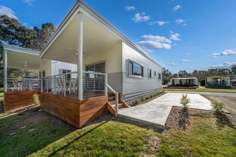 Painters Island Holiday Park - Kalgoorlie Accommodation 0