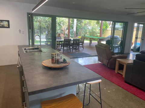 Pandanus Paradise. Newly Renovated 4 Bedroom Home - Kalgoorlie Accommodation 2