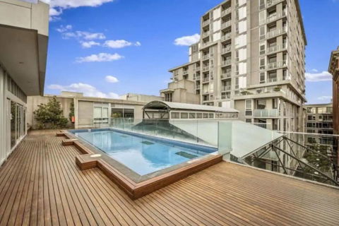 Parade Place - A Central Balcony Stay - Kalgoorlie Accommodation 2