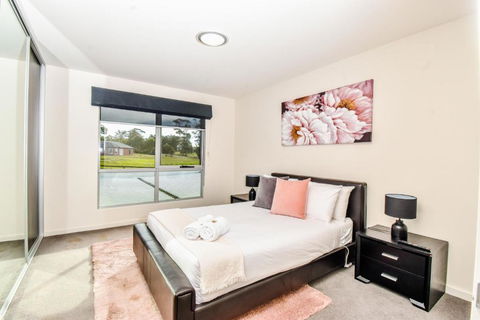 Paradise Point - Entire Home In Clarence Point, Tasmania Australia, 10 Guests 7 Bedrooms 7 Beds 3 Baths - Kalgoorlie Accommodation 1