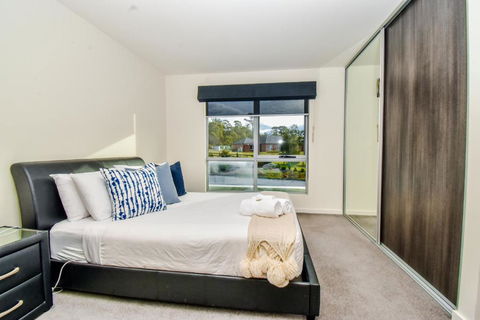 Paradise Point - Entire Home In Clarence Point, Tasmania Australia, 10 Guests 7 Bedrooms 7 Beds 3 Baths - Kalgoorlie Accommodation 2