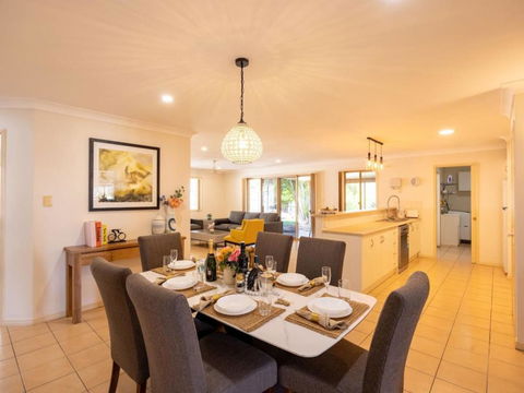 Peaceful 4B2B Sweet Home W Backyard At Springfield - Kalgoorlie Accommodation 0