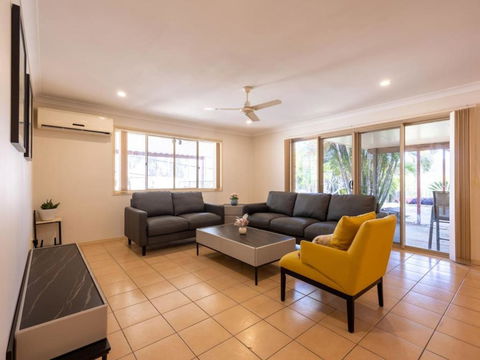 Peaceful 4B2B Sweet Home W Backyard At Springfield - Kalgoorlie Accommodation 3