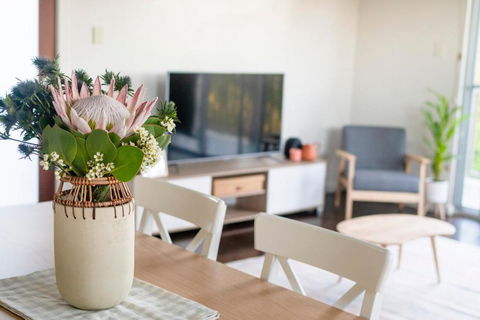 Peaceful Hills Escape: Charming 2-Story Retreat - Kalgoorlie Accommodation 3