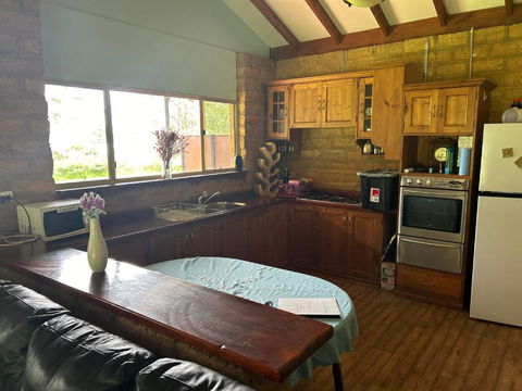 Peacock - Kalgoorlie Accommodation 1