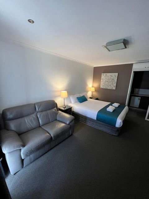 Pevensey Motor Lodge - Kalgoorlie Accommodation 3